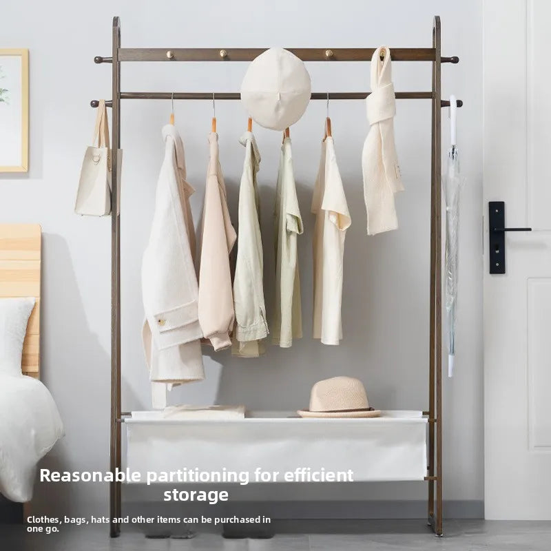 Hanging clothes shelves are placed at the end of the bedroom bed, and clothes artifacts are placed at night Oasis Select