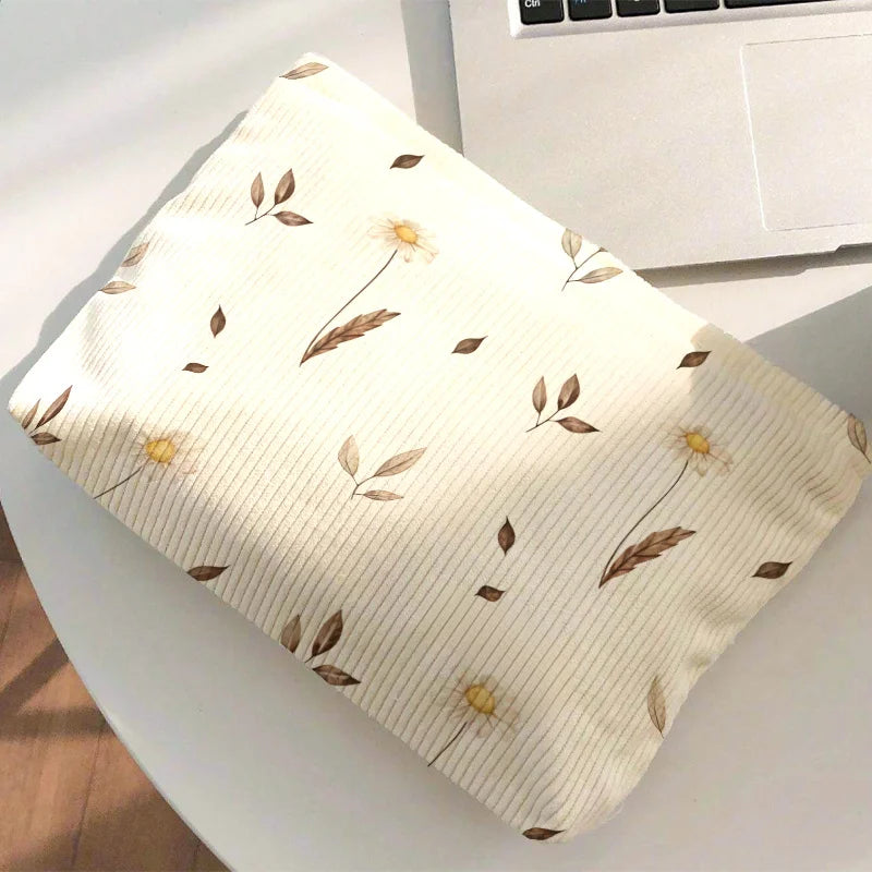 Large Capacity Makeup Bag with A Zipper Closure Featuring Falling Autumn Leaves and Blooming Daisies, Cosmetic Storage Bag Oasis Select