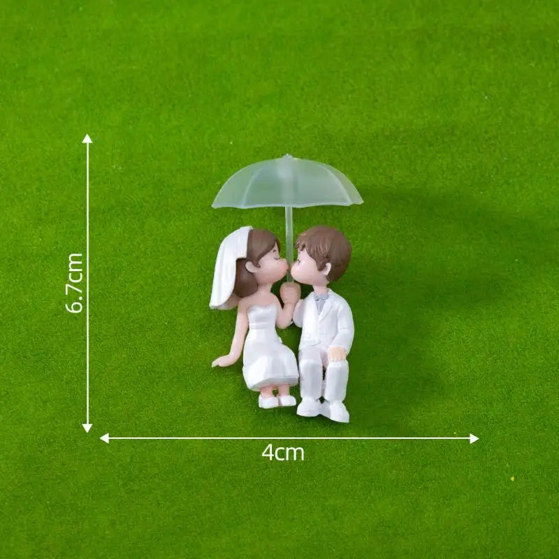 Mini Doll Umbrella-Holding Kissing Couple Figurines Ornament Lovers Figure Cake Decorations DIY Miniatures Desktop Decor Gifts Oasis Select A3