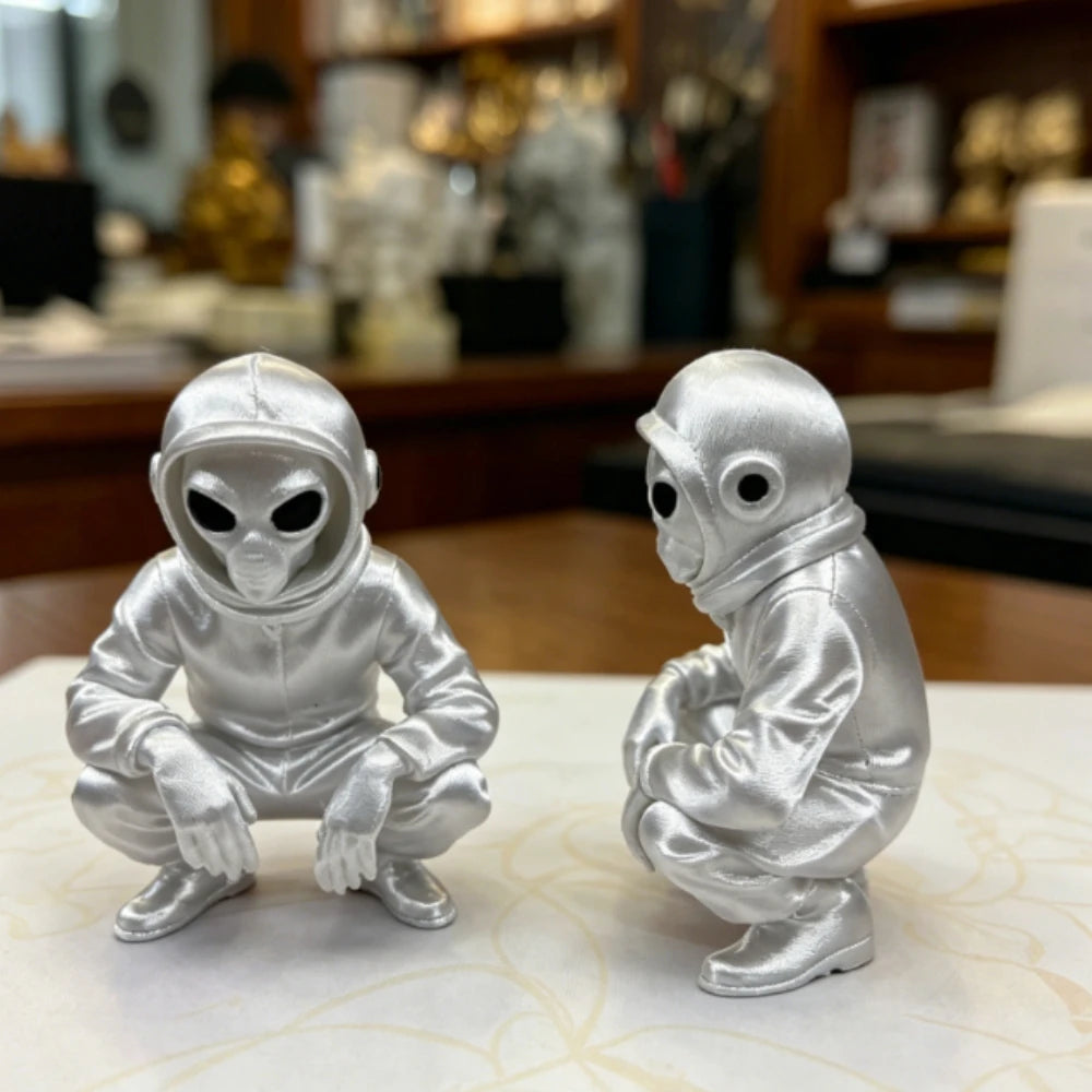 Mysterious Alien Astronaut Sculpture Squat Extraterrestrial Figurine 3D Printing Ornaments for Coffee Modern Bedroom Decor Gifts Oasis Select