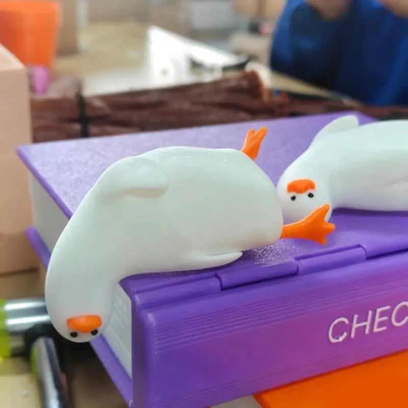 Adorable Cute Duck Bookend Decorative Non-Skid Resin Book Holder for Kids Bedroom Bookshelf Creative Gift for Bookworms Oasis Select