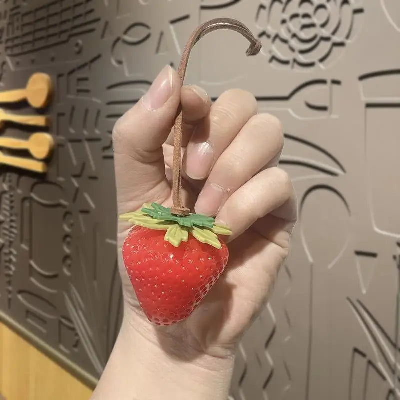 딸기백참 딸기 가방걸이 딸기 가방 참 백참 Strawberry bag charm 가방스트랩 딸기 참 colgantes de bolsos 가죽 백참 accessoires voiture femme fraise light charm Oasis Select A2