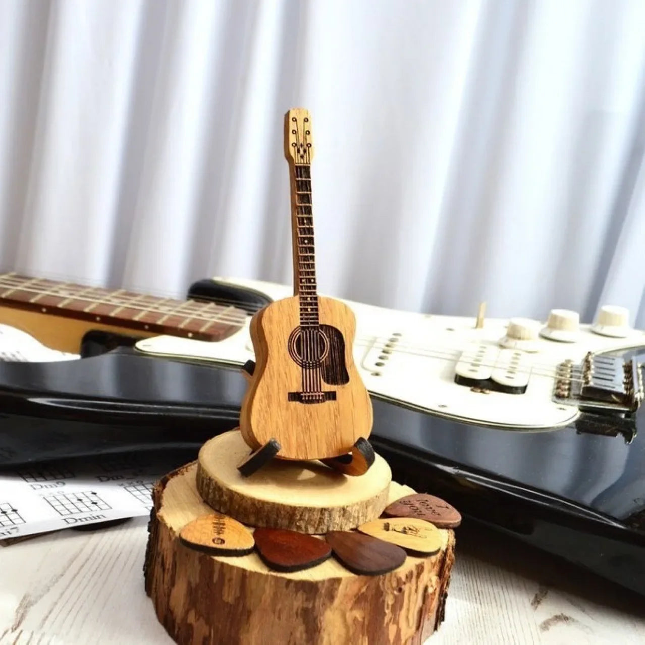 Personalized Wooden Guitar Pick Box with Standard 3 Pcs Engraved Guitar Picks Box for Guitar Lovers, Guitar Plectrum Storage Box Oasis Select