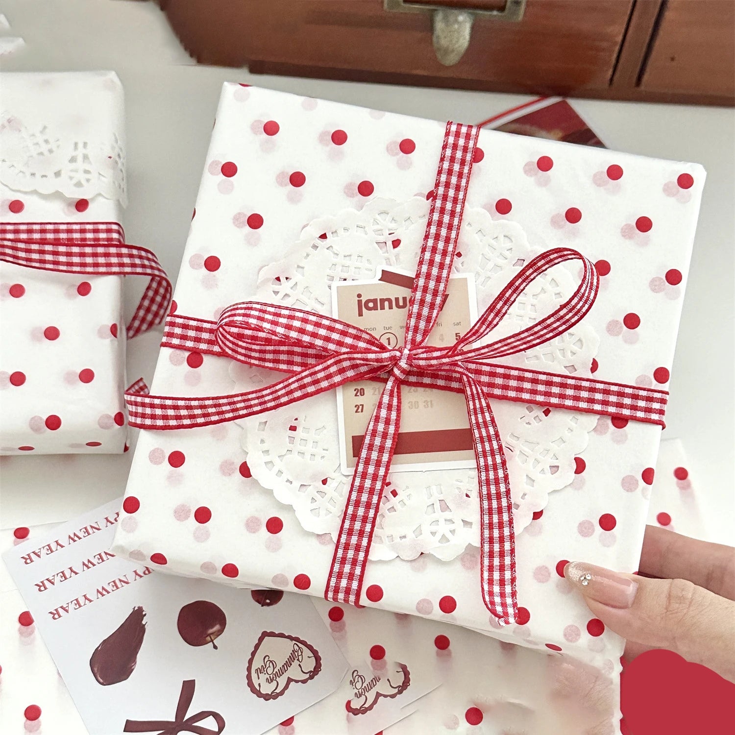 Polka Dot Pearl Gift Wrapping Sheets 10-Pack | Bouquet & Gifts