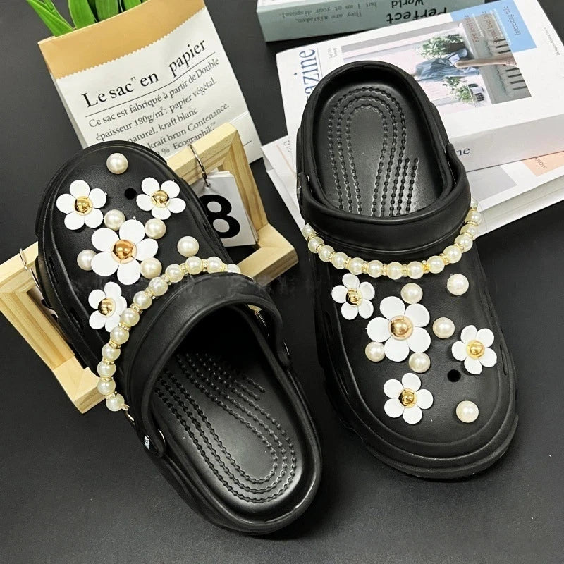 Fashionable shoe accessory set, with a shoe chain clasp, removable, suitable for sandals and flip-flops. Oasis Select