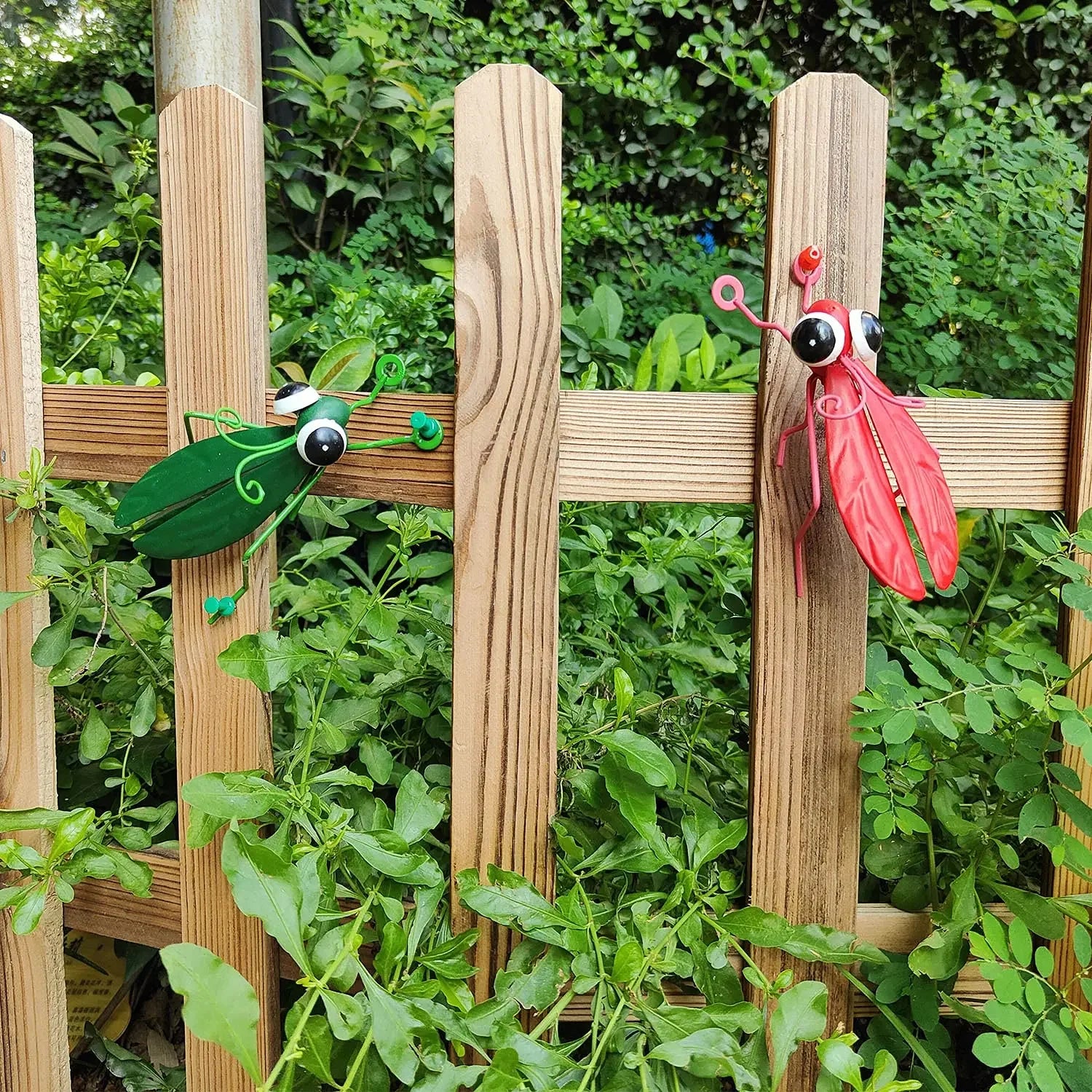 1pc Colorful Cute Garden Art Metal Sculpture Locust Grasshopper Ornament Outdoor Wall Art Garden Statues Oasis Select