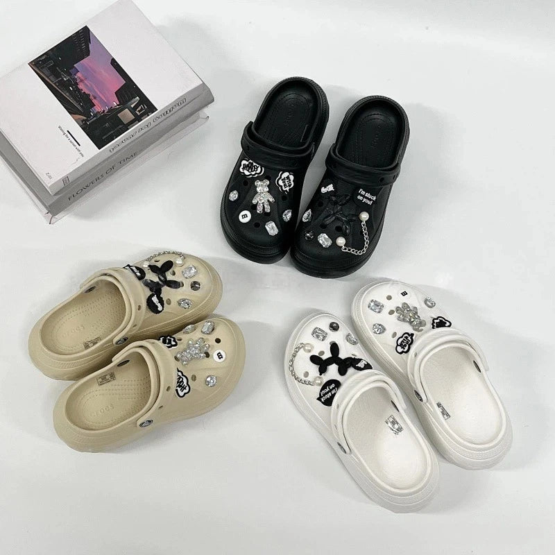 Fashionable shoe accessory set, with a shoe chain clasp, removable, suitable for sandals and flip-flops. Oasis Select