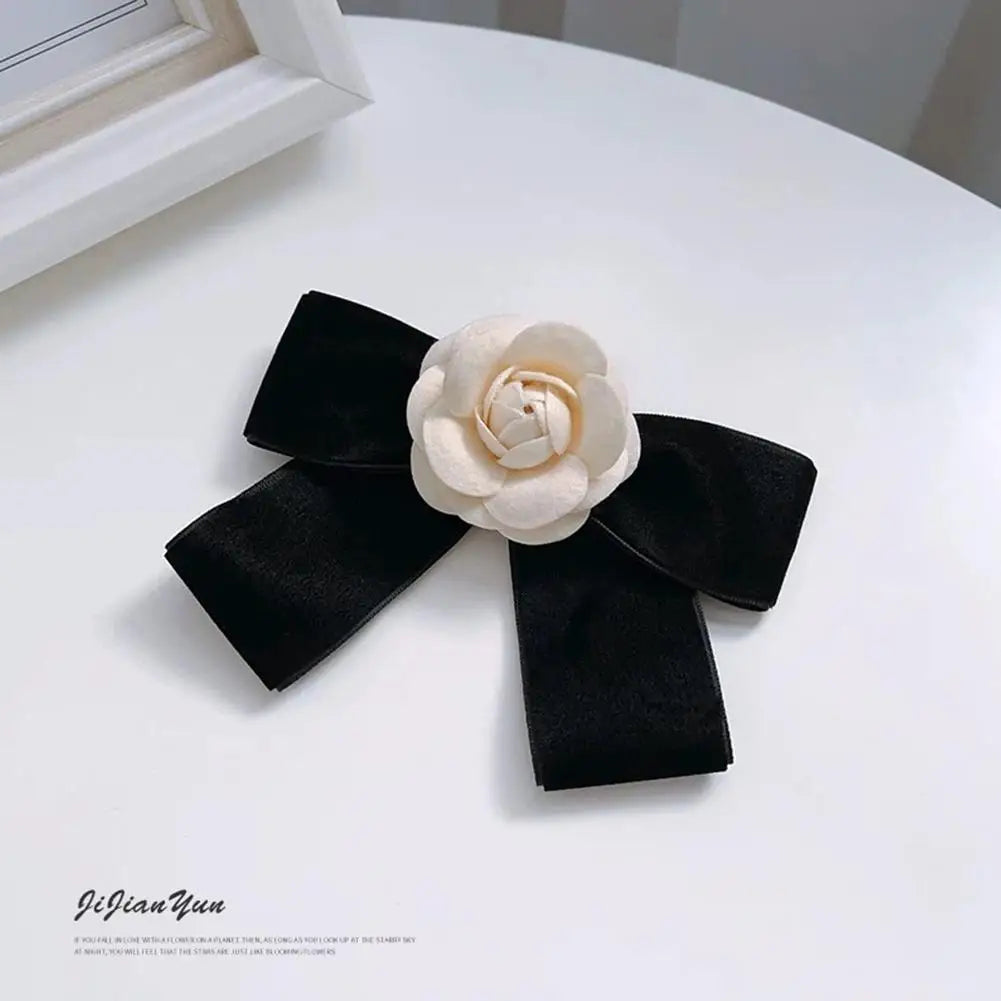 New Fabric Camellia Flower Brooch Velvet Bow Tie Ladies College Style Shirt Collar Pins Vintage Wedding Party Brooches for Women Oasis Select