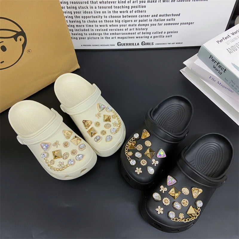 Fashionable shoe accessory set, made of metal, with a shoe chain clasp, removable, suitable for sandals and flip-flops. Oasis Select