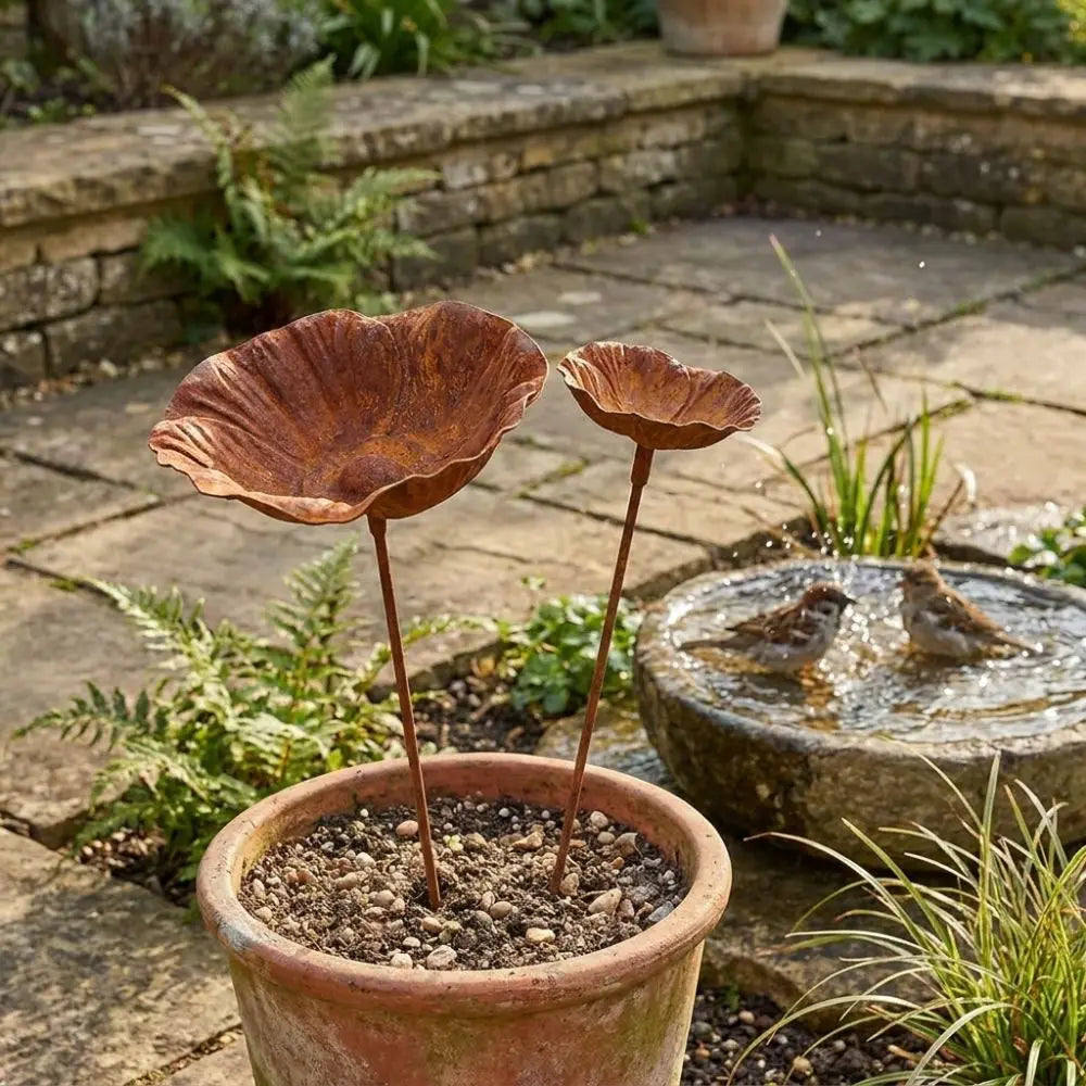 Flower Shape Metal Bird Bath Rusted Vintage Iron Art Bird Water Dispenser Handcrafted Ground Insert Flower Garden Stake Oasis Select