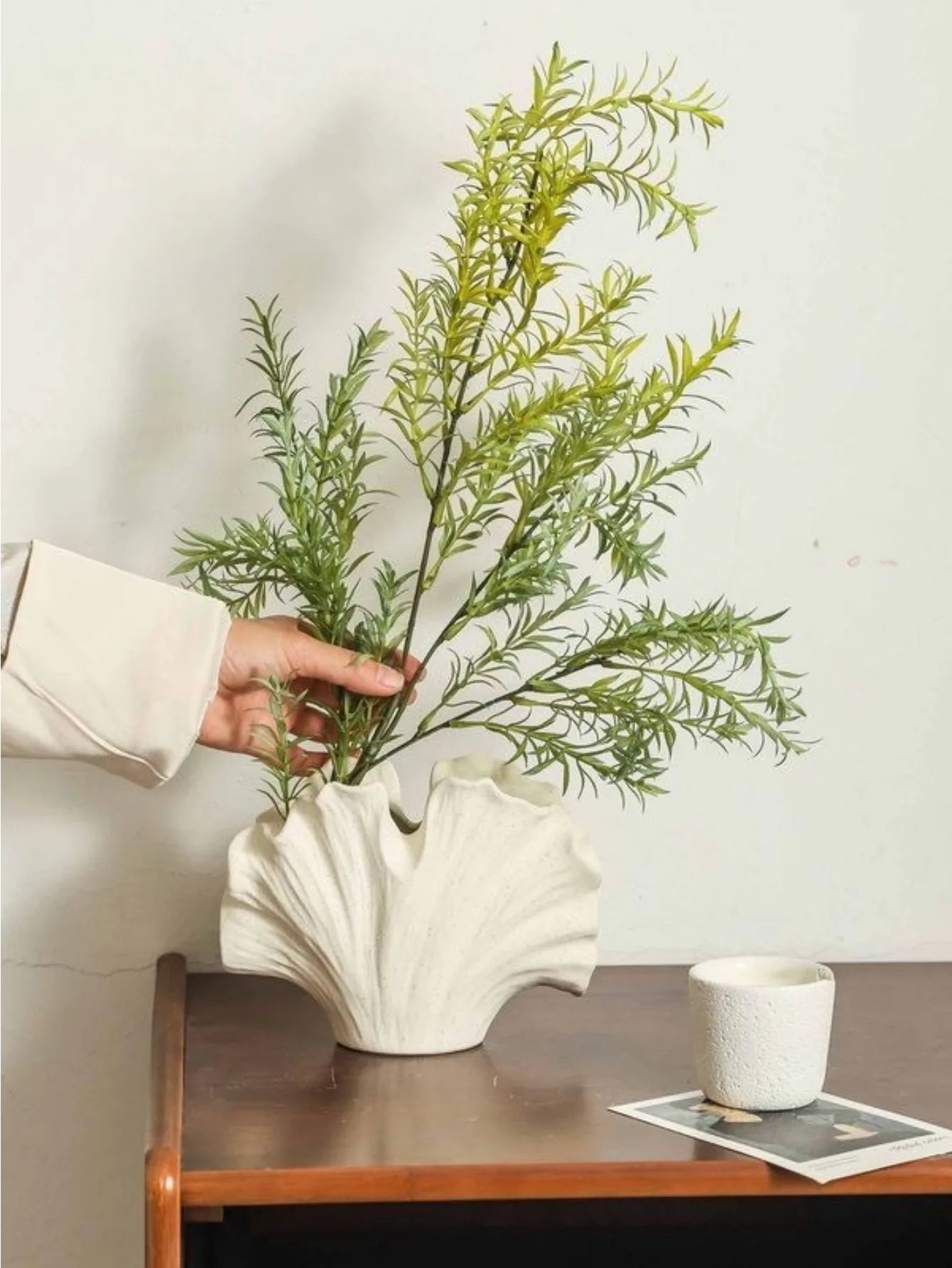 Ceramic Leaf Shaped Flower Vase Nordic Retro Homestay Living Room Vase Desktop Ornament Dry and Wet Flower Bottle Home Decor Oasis Select