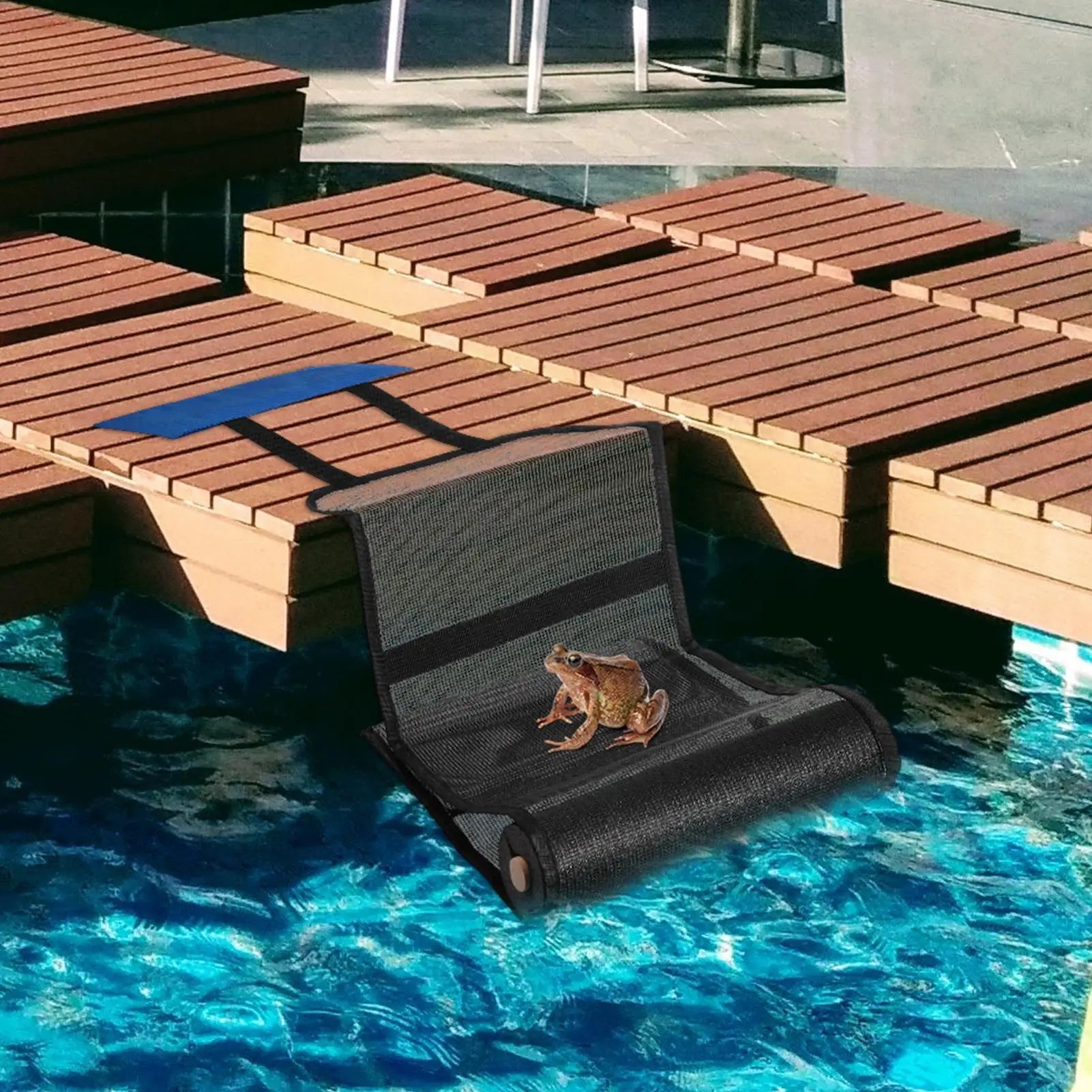 Animal Saving Escape Ramp Foldable Oxford Fabric Escape Ramp Blue Critter Escape Ramp Space Saving Animal Saver for Ponds Spas Oasis Select