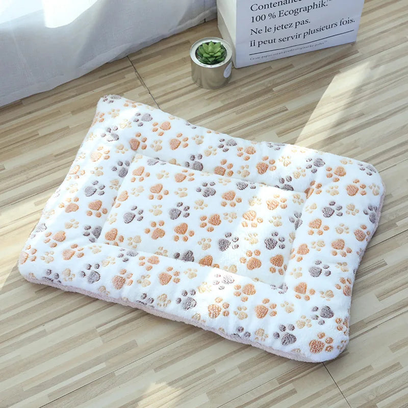 Thickened Plush Mat, Cat Bed, Cat Sleeping Mat, Dog Bed, Coral Fleece Dog Blanket, and Cotton Pad for Warmth Oasis Select milky white S 35x29cm