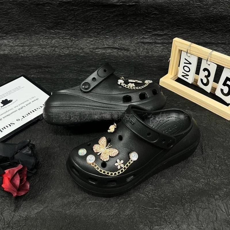 Fashionable shoe accessory set, with a shoe chain clasp, removable, suitable for sandals and flip-flops. Oasis Select