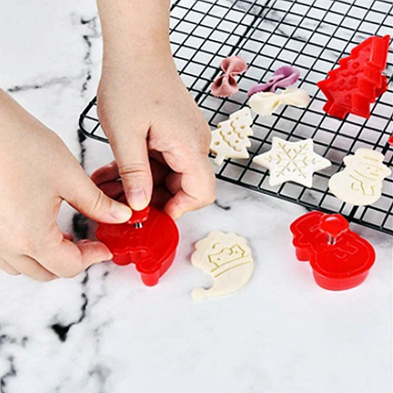 4Pcs Christmas Baking Mold Set DIY Tree Snowman Cookie Cutter Plunger for Gingerbread Fondant Cake Decorating Pastry Tools Oasis Select