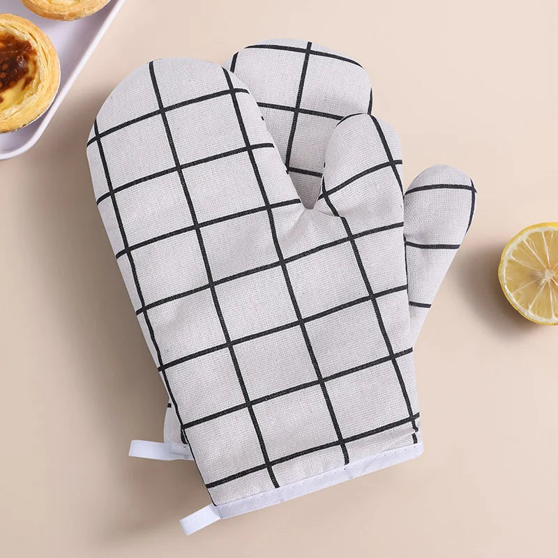 2pcs Heat-insulating Gloves, Anti-scald Microwave Gloves, High Temperature Resistant Kitchen Baking Oven Gloves Oasis Select 2pcs White checkered