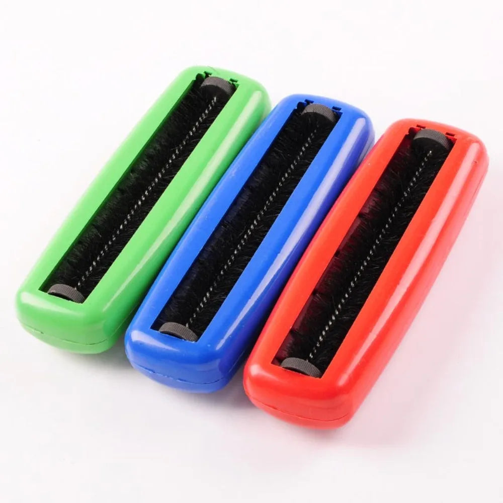 Cloth Dust Removal Brush Random Color Plastic Sweeper Carpet Dust Brush High Quality Crumb Sweeper Fluff Cleaner Cleaning Tools Oasis Select