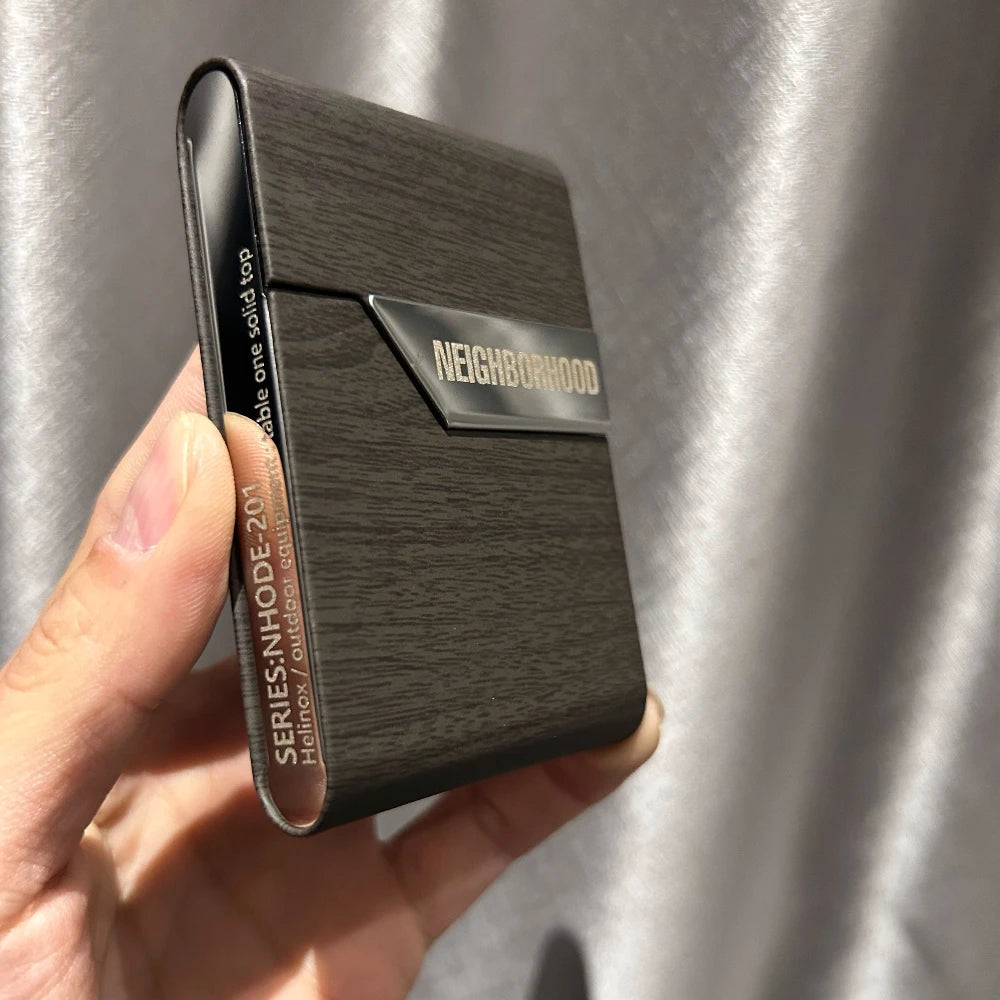 A Compact Wood-grain Cigarette Box with A Flip Lid Portable Magnetic Attraction Fashionable and Portable Men's Cigarette Box Oasis Select