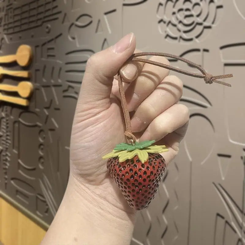 딸기백참 딸기 가방걸이 딸기 가방 참 백참 Strawberry bag charm 가방스트랩 딸기 참 colgantes de bolsos 가죽 백참 accessoires voiture femme fraise light charm Oasis Select A3