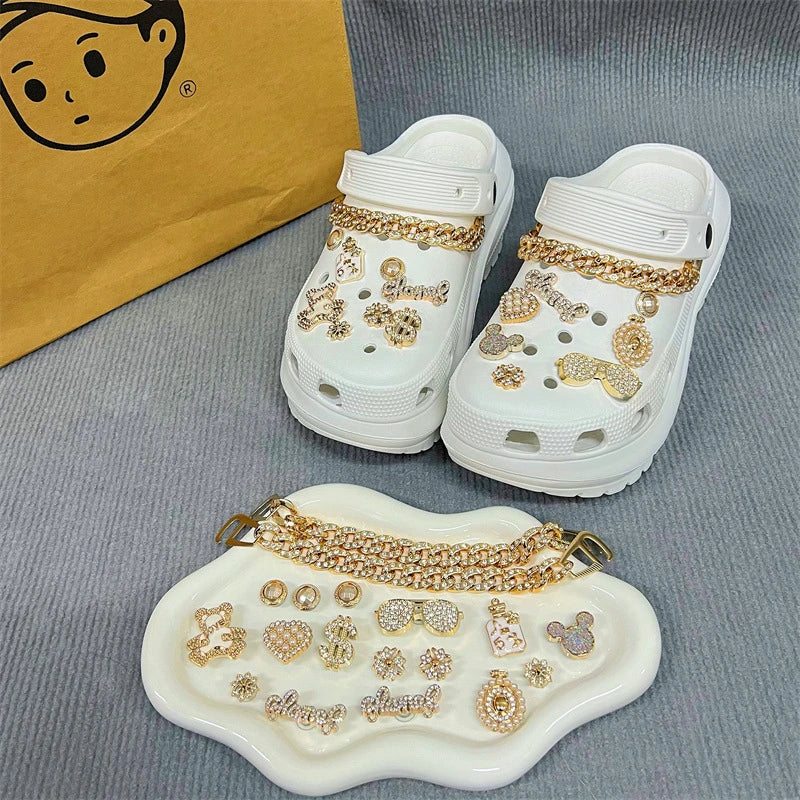 Fashionable shoe accessory set, made of metal, with a shoe chain clasp, removable, suitable for sandals and flip-flops. Oasis Select