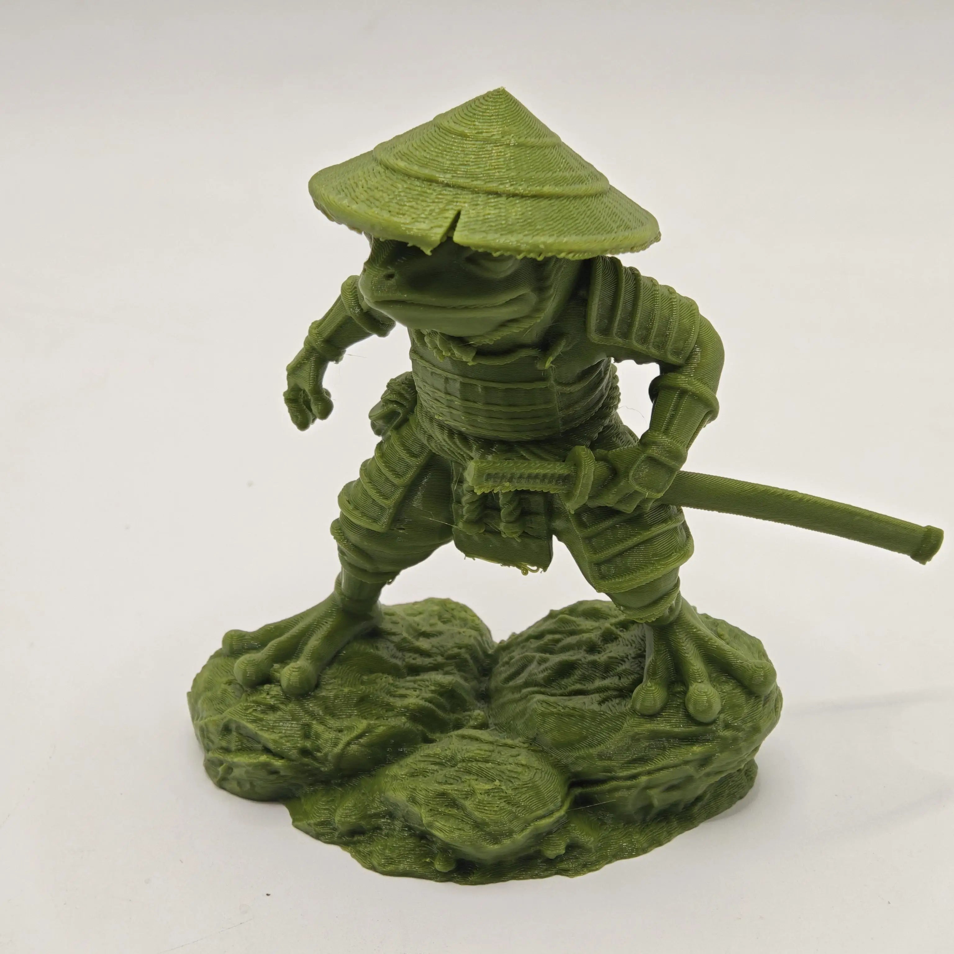 3D Samurai Frog Statue with Retro Bamboo Hat Armor Japanese Warrior Frog Desktop Figurine Study Tea Table Entryway Decorative Oasis Select