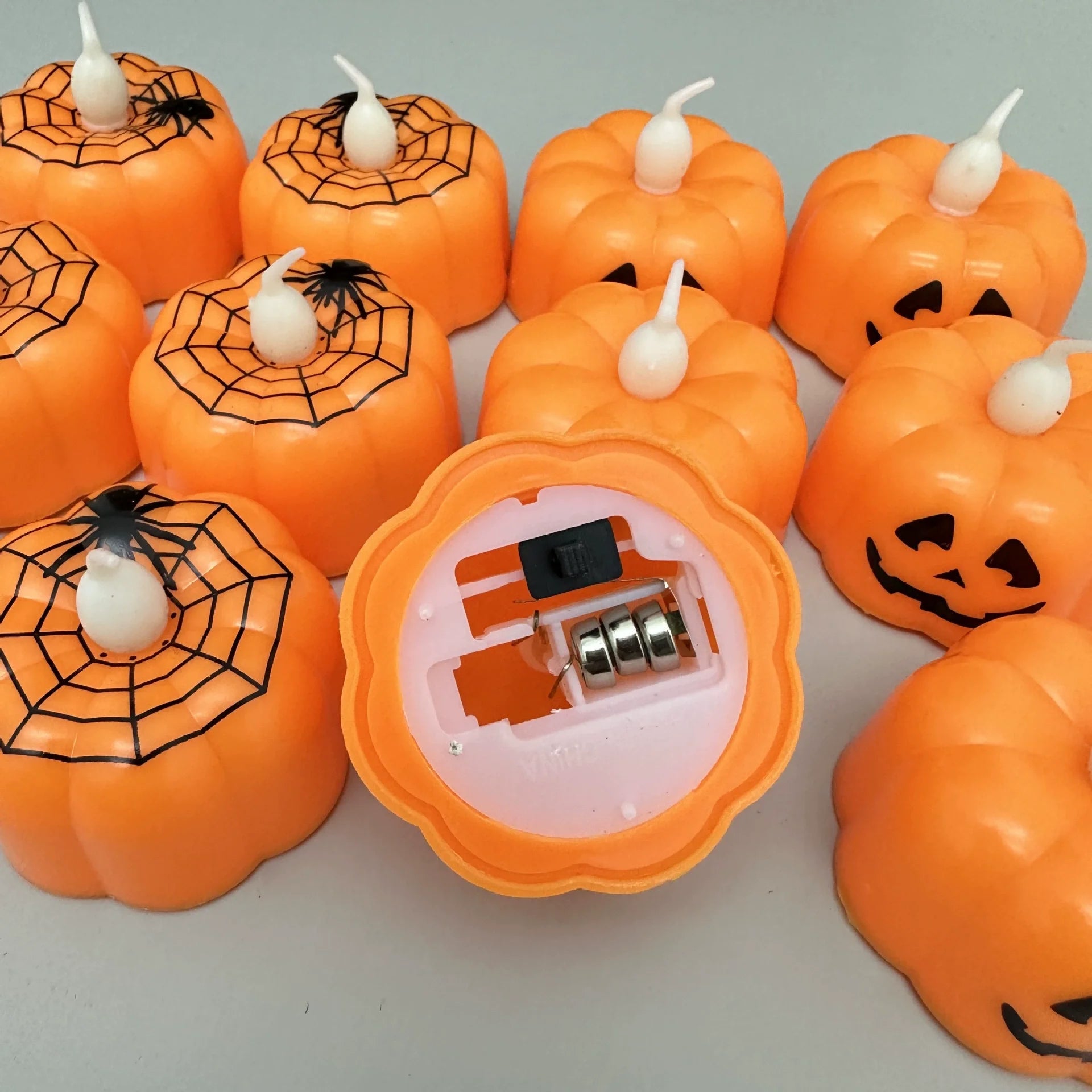 Flickering Flameless LED Pumpkin Light, Night Lamp, Ornaments, Holloween Party Decoration Supply, 2 Styles Oasis Select