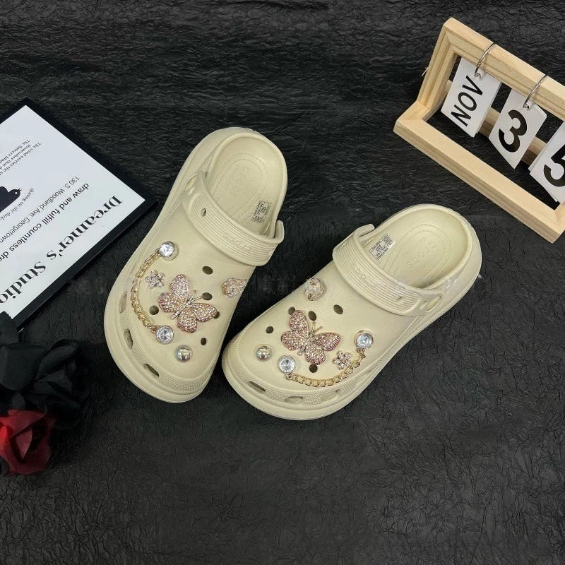Fashionable shoe accessory set, with a shoe chain clasp, removable, suitable for sandals and flip-flops. Oasis Select