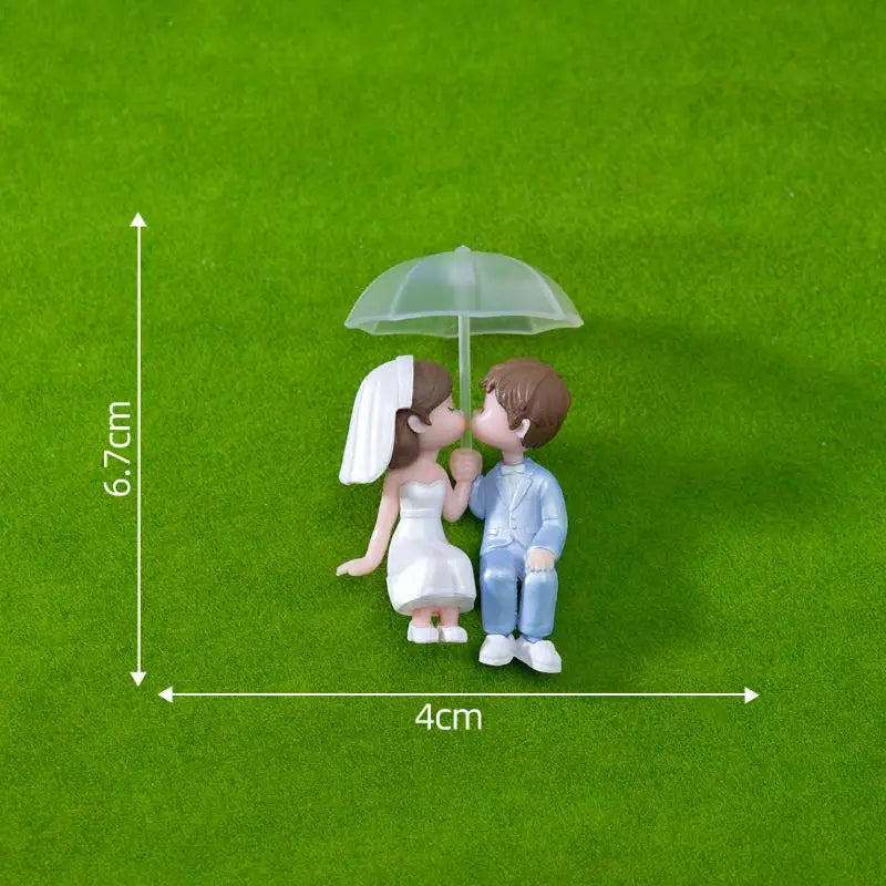 Mini Doll Umbrella-Holding Kissing Couple Figurines Ornament Lovers Figure Cake Decorations DIY Miniatures Desktop Decor Gifts Oasis Select A2