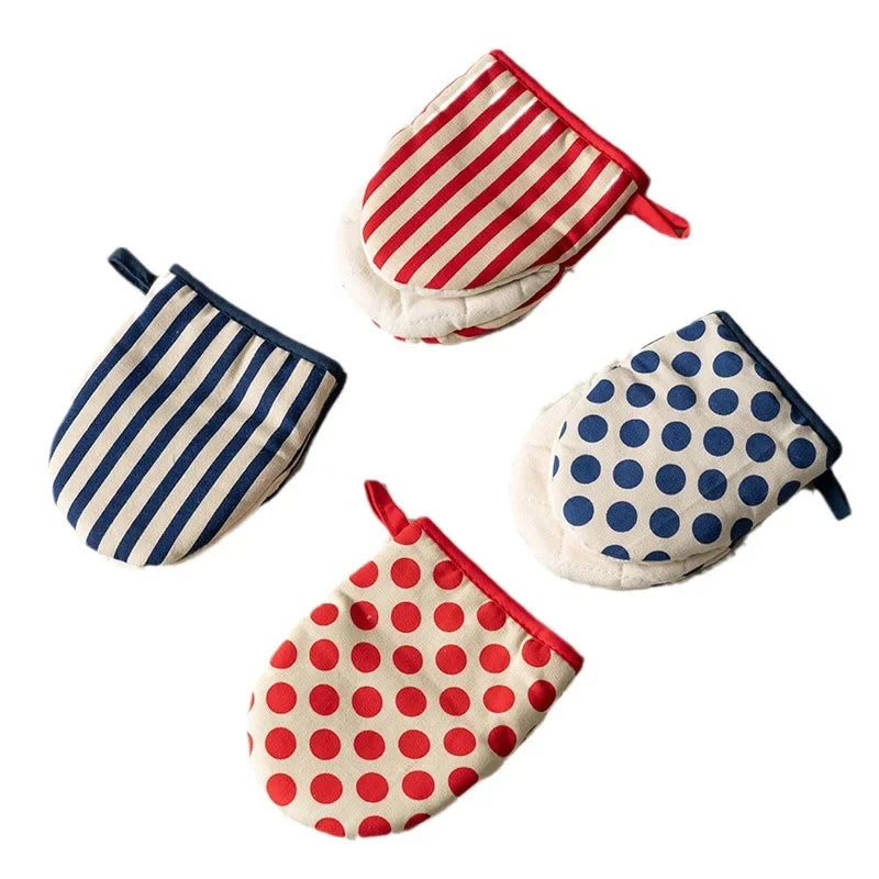 2pcs Style Polka Dot Heat-Resistant Oven Mitts for Home Use Japanese Microwave Safe Gloves kitchen gloves heat resistant Oasis Select