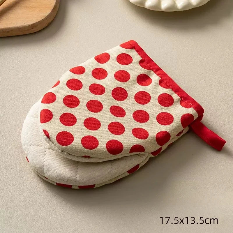 2pcs Style Polka Dot Heat-Resistant Oven Mitts for Home Use Japanese Microwave Safe Gloves kitchen gloves heat resistant Oasis Select 2pcs