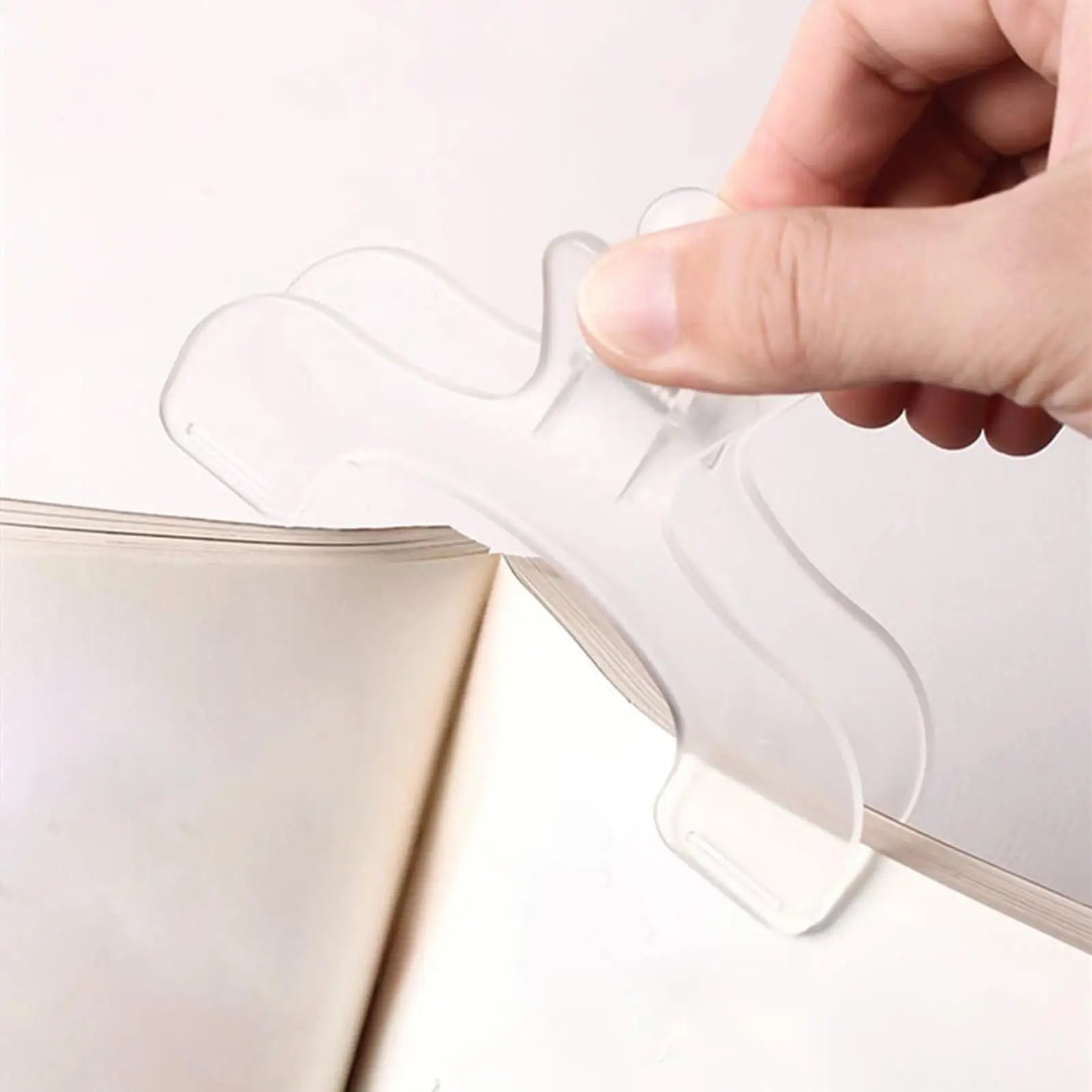 Plastic Book Clip Simple Reading Aid Fixed Book Holder Bookmarks Creative Design Practical Note Holder for Bookstore Page Marker