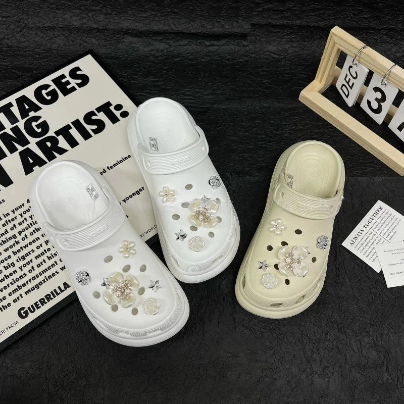 Fashionable shoe accessory set, with a shoe chain clasp, removable, suitable for sandals and flip-flops. Oasis Select