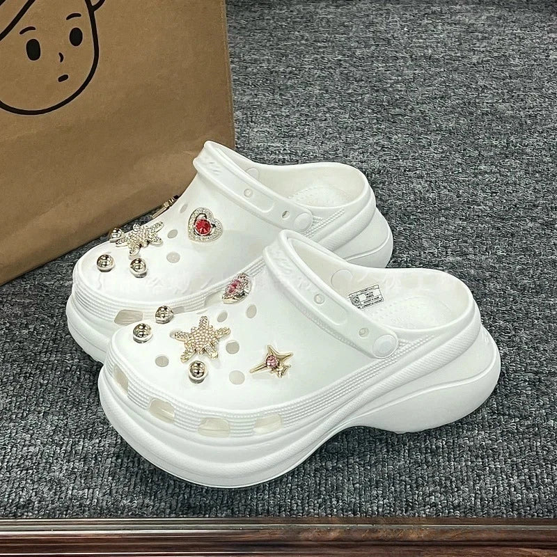 Fashionable shoe accessory set, with a shoe chain clasp, removable, suitable for sandals and flip-flops. Oasis Select