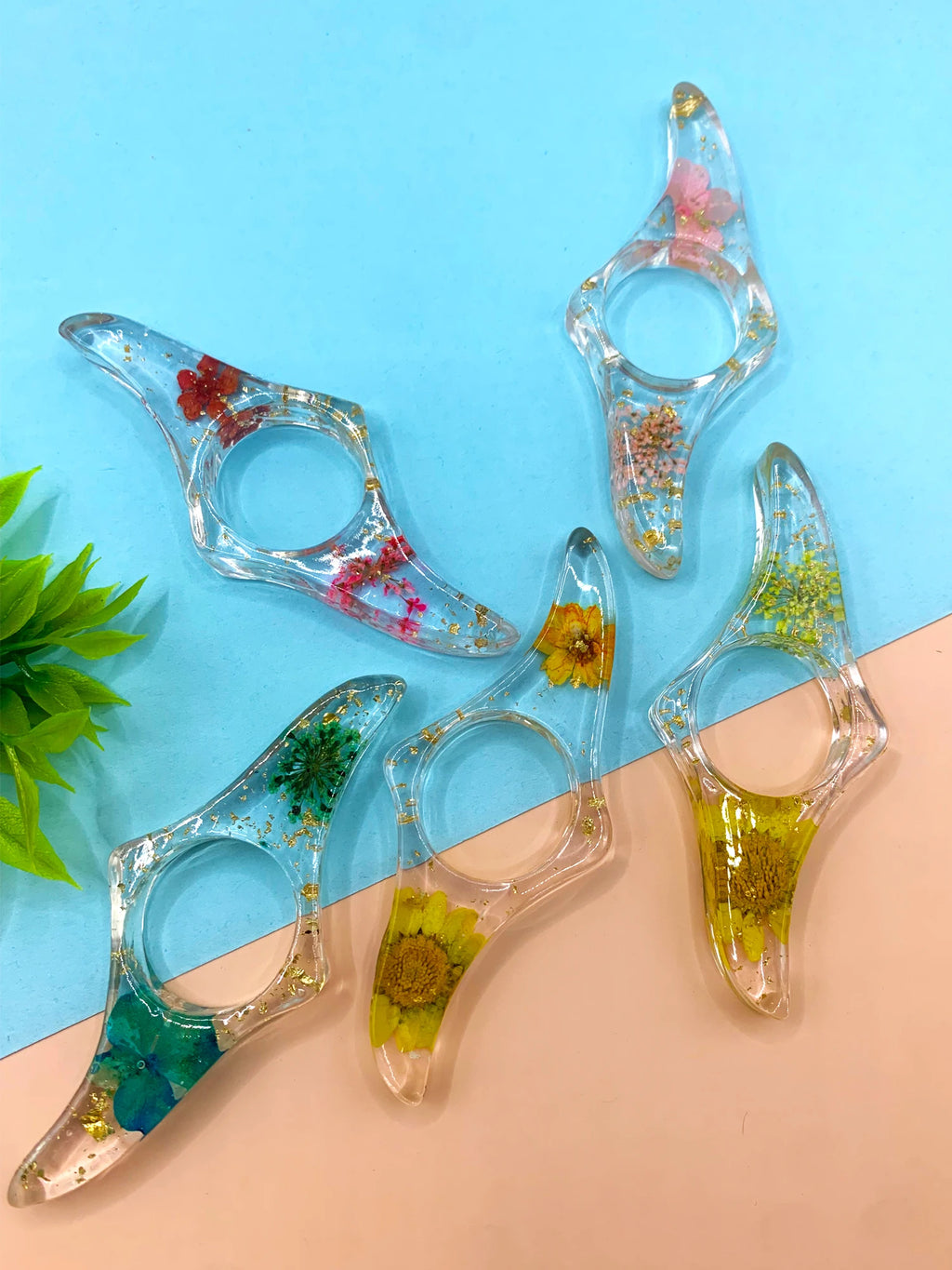1pc Resin Bookmark Book Stand Reading Aid Creative Thumb Book Support,Thumb Page Holder For Students and Book Lover Oasis Select