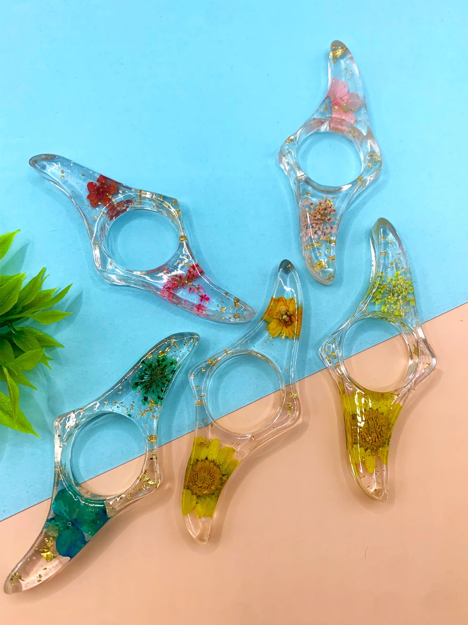 1pc Resin Bookmark Book Stand Reading Aid Creative Thumb Book Support,Thumb Page Holder For Students and Book Lover Oasis Select