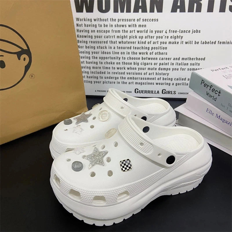 Fashionable shoe accessory set, with a shoe chain clasp, removable, suitable for sandals and flip-flops. Oasis Select
