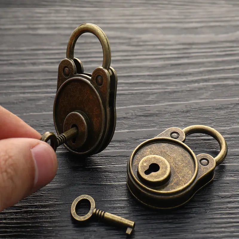 Vintage Padlock Chinese Old Style Lock Notebook Luggage Belt Antique Bronze Plated Padlock With Key Suitcase Locks Hardware Oasis Select