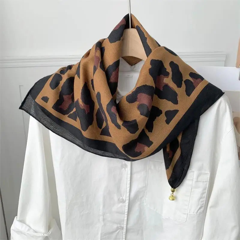 70*70 Square Scarf Retro Print Silk Scarf With Magnetic Buckle Women Neck Scarf All-match Shawl Fashion Headscarf Accessory Gift Oasis Select A40
