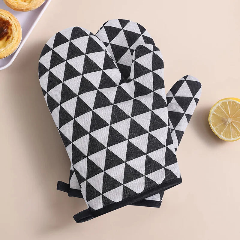 2pcs Heat-insulating Gloves, Anti-scald Microwave Gloves, High Temperature Resistant Kitchen Baking Oven Gloves Oasis Select 2pcs triangle
