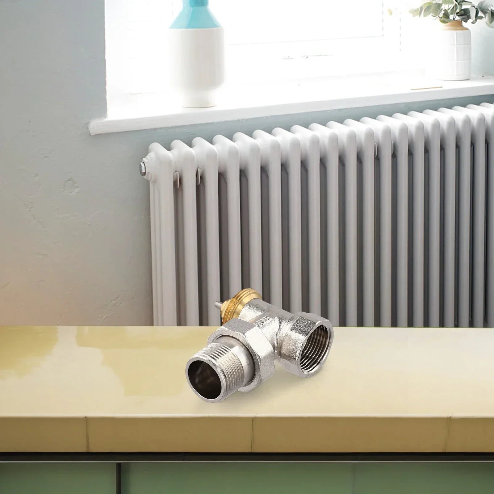 DN15/DN20 Brass Temperature Control Valve Features A Valve Head With M30x1.5mm Thread, Allowing For Secure Installation