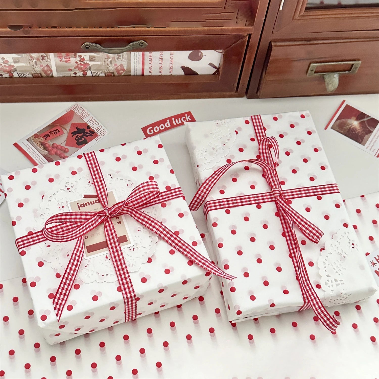 Polka Dot Pearl Gift Wrapping Sheets 10-Pack | Bouquet & Gifts