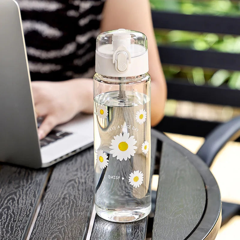 600ml Summer Daisy Plastic Straw Water Bottle, Leakproof Portable Drinking Cup for Outdoor Camping Clear Reusable Mug Ideal Gift Oasis Select