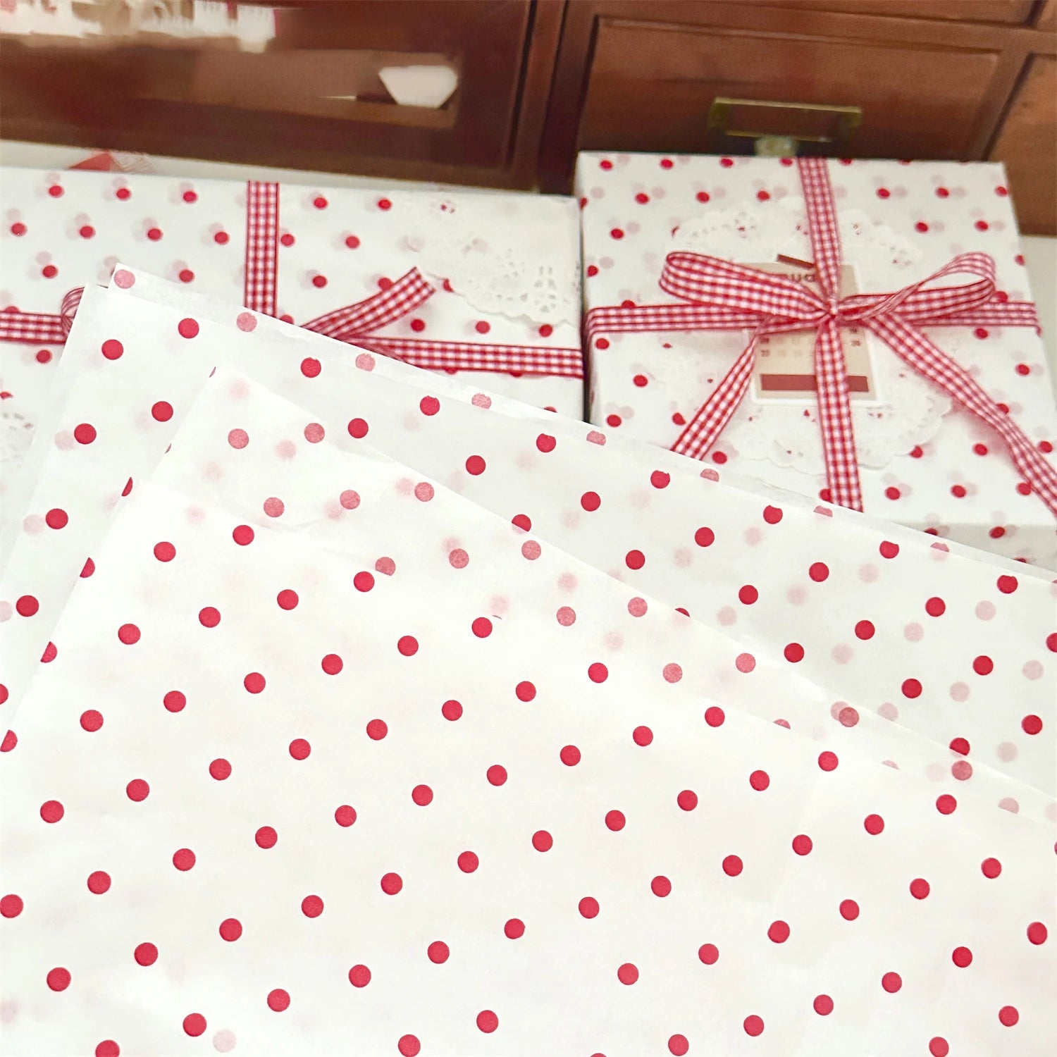 Polka Dot Pearl Gift Wrapping Sheets 10-Pack | Bouquet & Gifts
