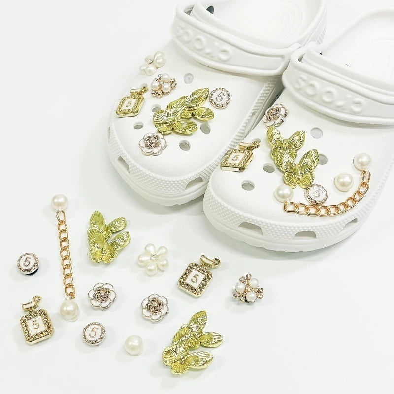 Fashionable shoe accessory set, made of metal, with a shoe chain clasp, removable, suitable for sandals and flip-flops. Oasis Select