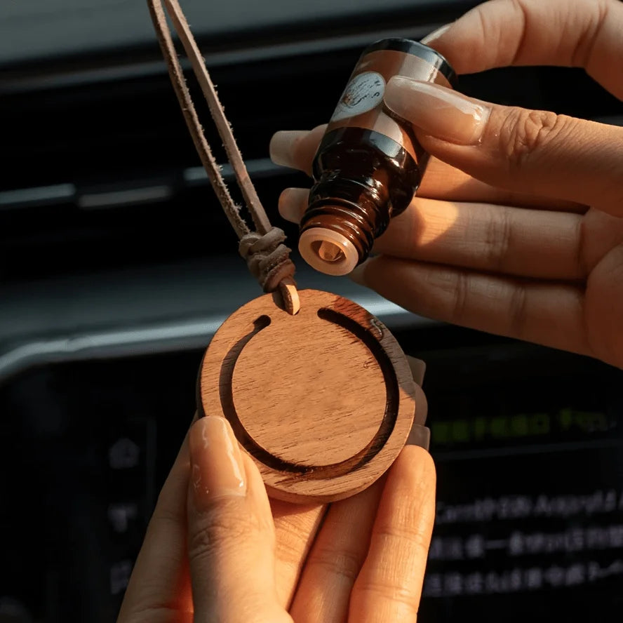 1PC Round Premium Wood Diffuser - Handmade from White Wax Wood and Black Walnut - Elegant Car Suspension Aroma Accessories Oasis Select