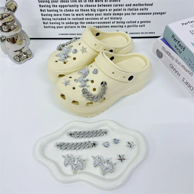 Fashionable shoe accessory set, made of metal, with a shoe chain clasp, removable, suitable for sandals and flip-flops. Oasis Select