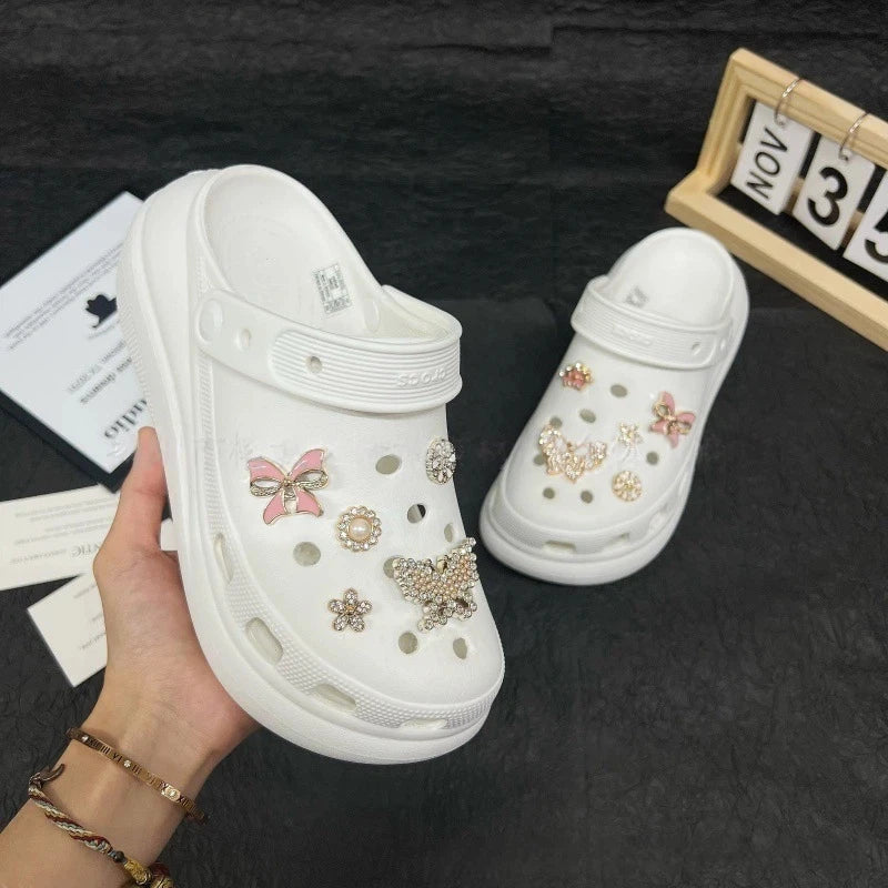Fashionable shoe accessory set, with a shoe chain clasp, removable, suitable for sandals and flip-flops. Oasis Select