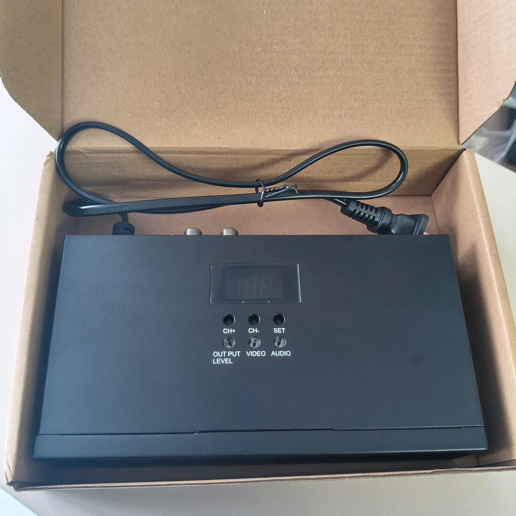 Single-channel HD/SD/AV-to-RF analog TV modulator for PAL, NTSC, and SECAM in-house programming; frequency adjustable Oasis Select