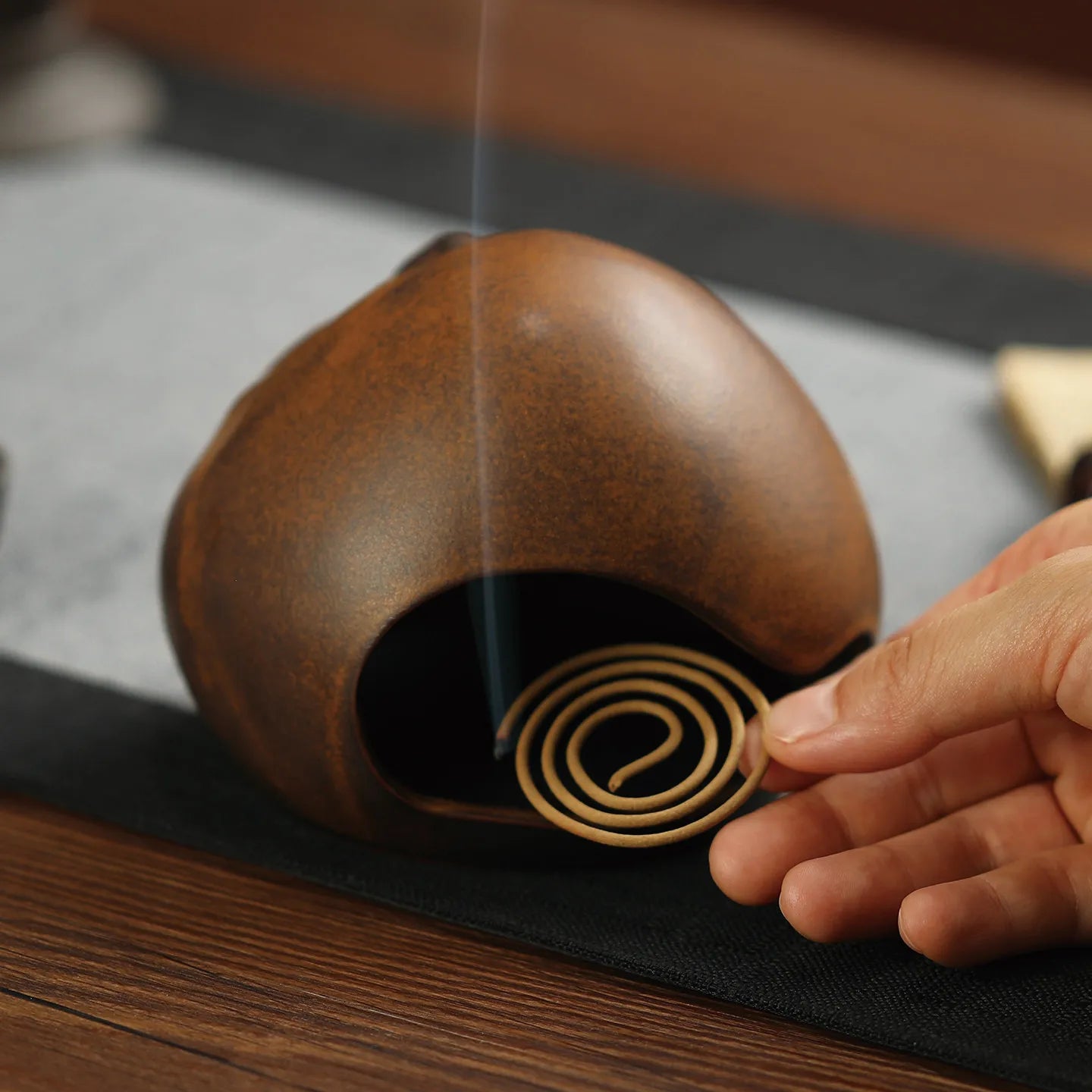 Retro Chinese Style Ceramic Incense Burner, Traditional Sandalwood Censer for Home Living Room Tea House Zen Decor Oasis Select