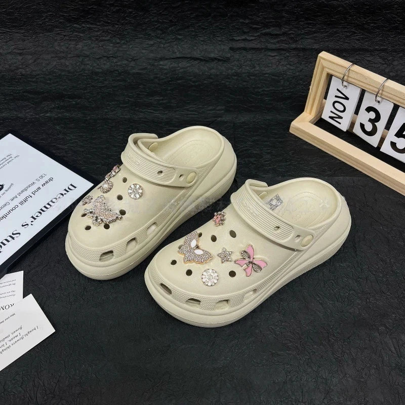 Fashionable shoe accessory set, with a shoe chain clasp, removable, suitable for sandals and flip-flops. Oasis Select